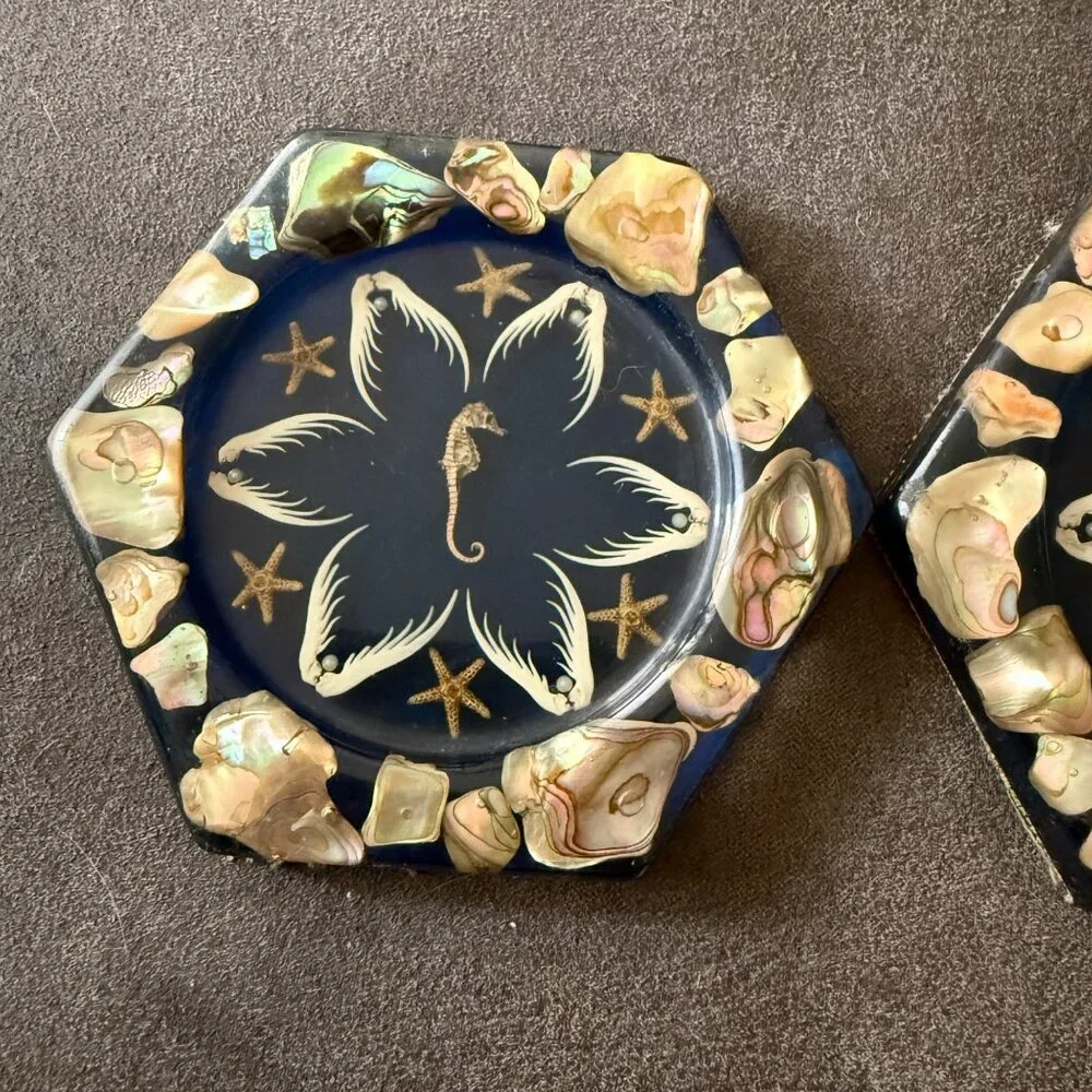 Vintage Coasters W/ Seahorse & Starfish Design Resin & Shell Accents Green Felt - Picture 2 of 3